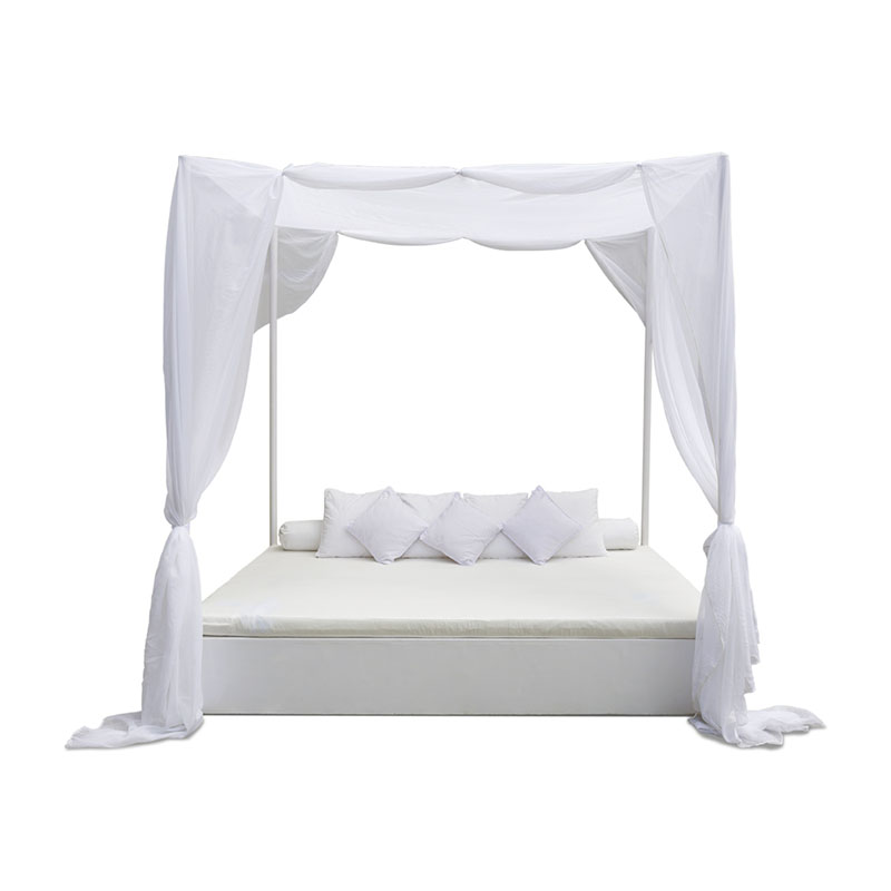 Day Bed With Canopy